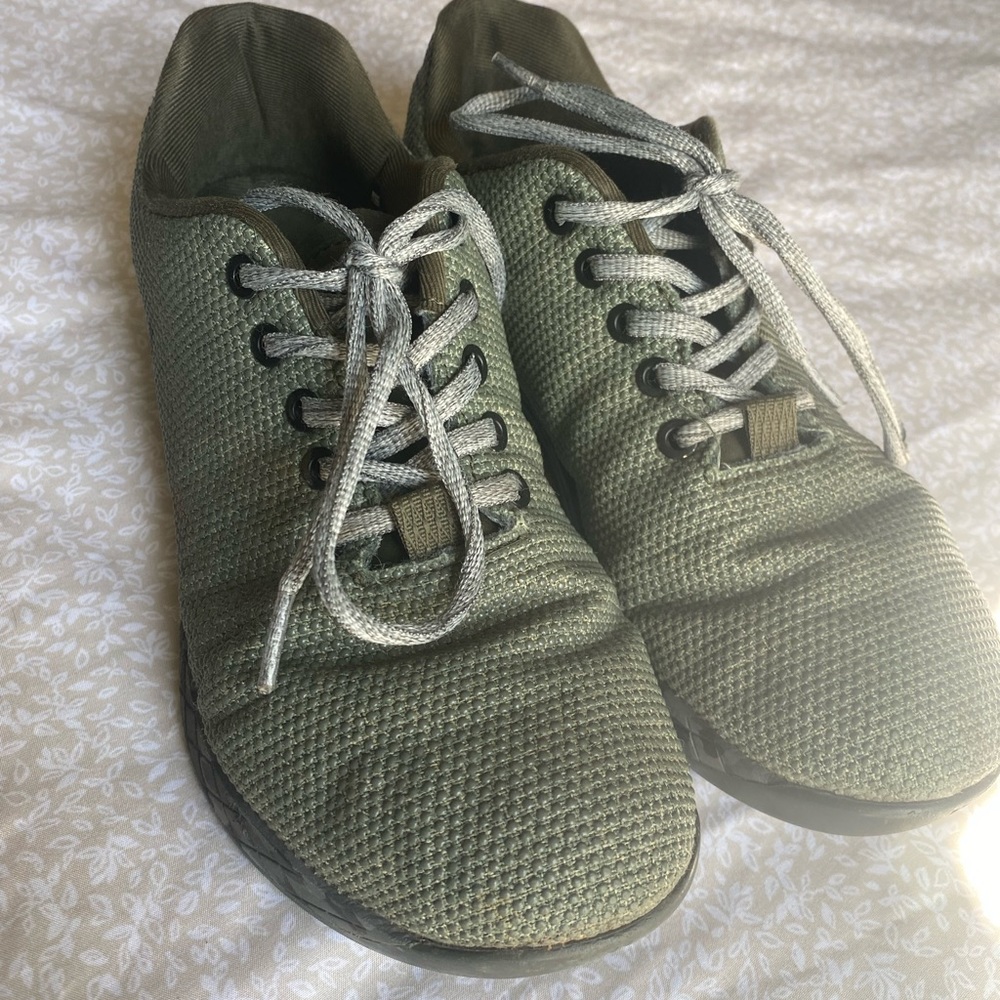 NoBull women’s tennis shoes, size 9.5, green